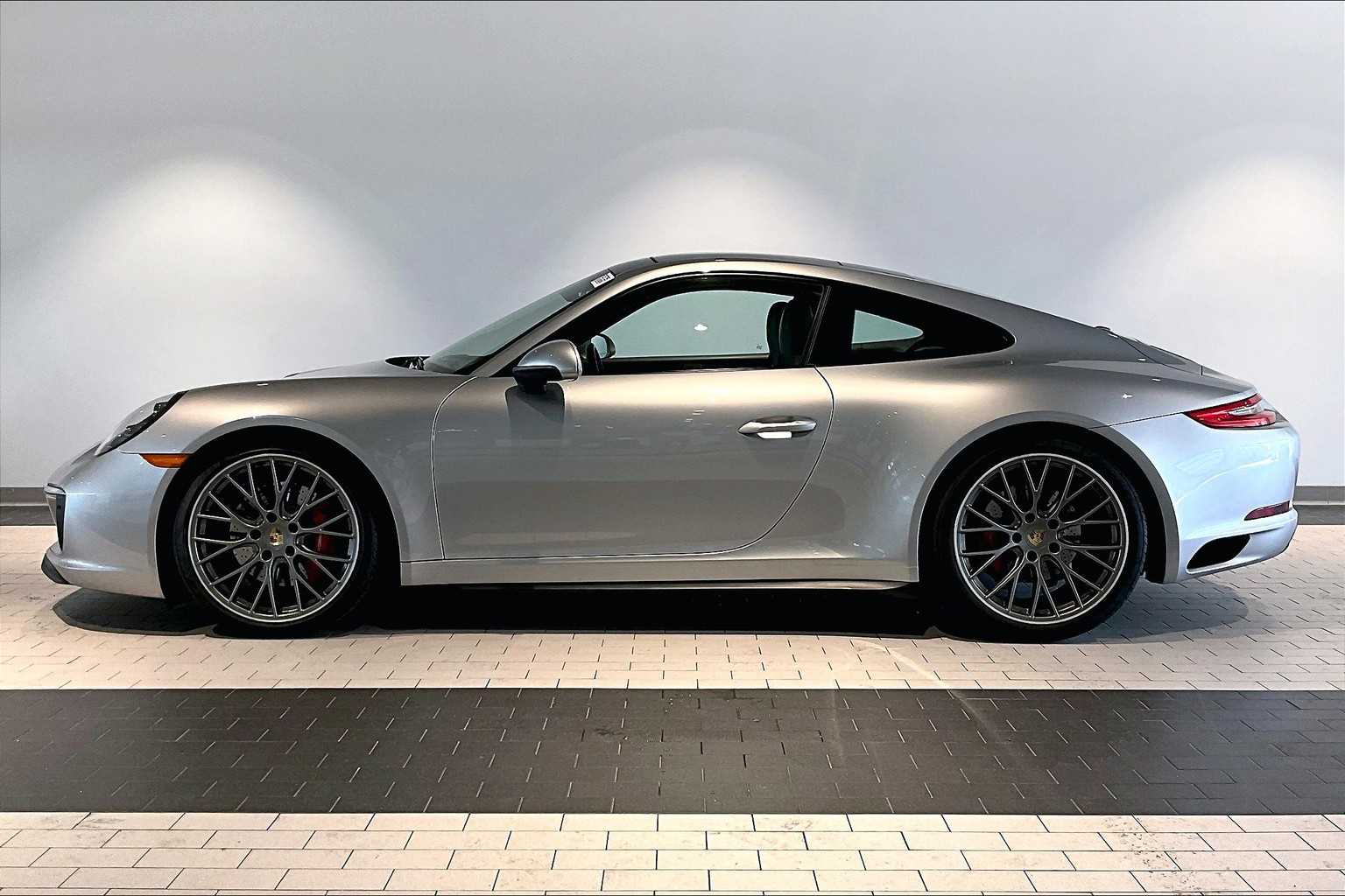 2019 Porsche 911 4S photo 2