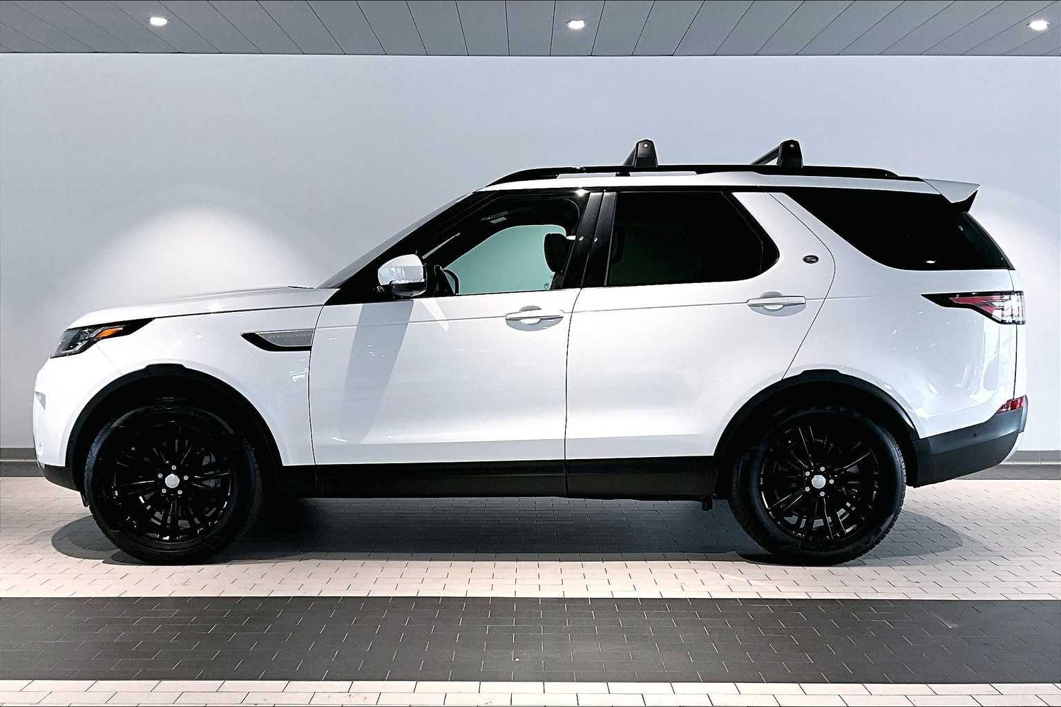 2019 Land Rover Discovery HSE Luxury photo 2