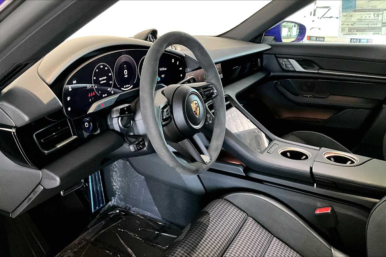 2025 Porsche Taycan 4 photo 4