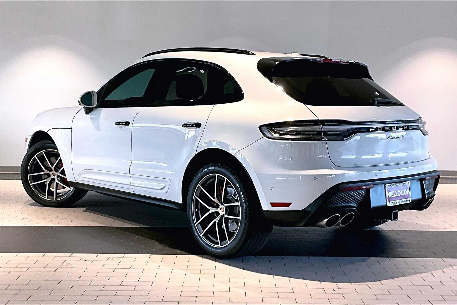 2023 Porsche Macan S photo 3