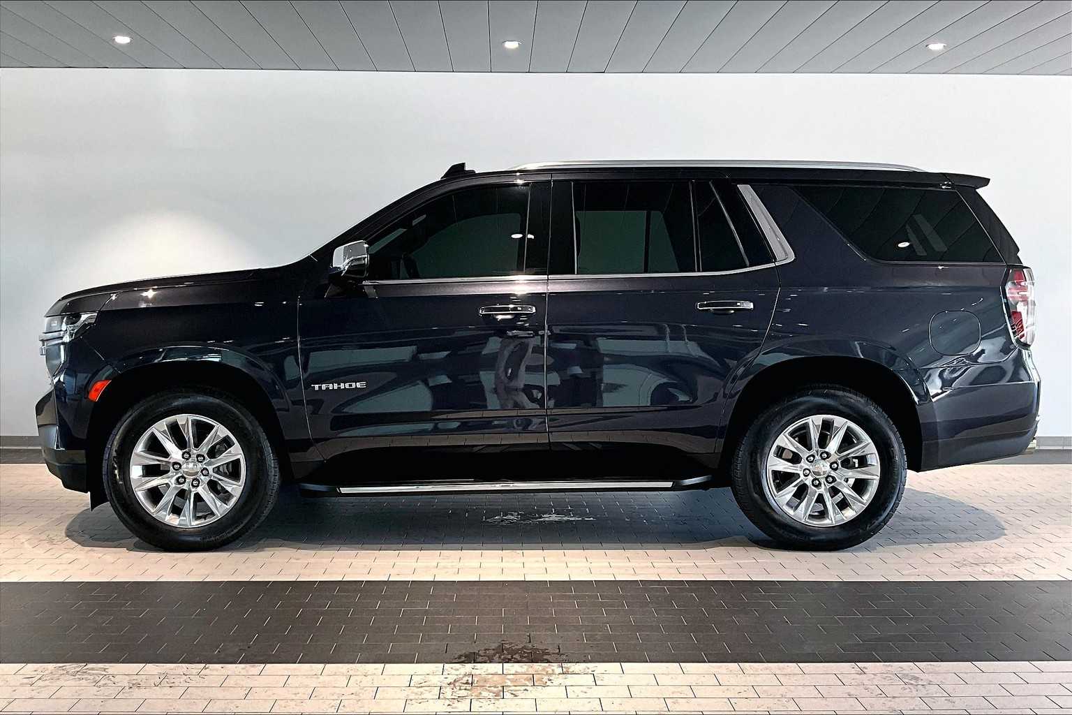 2023 Chevrolet Tahoe Premier photo 2