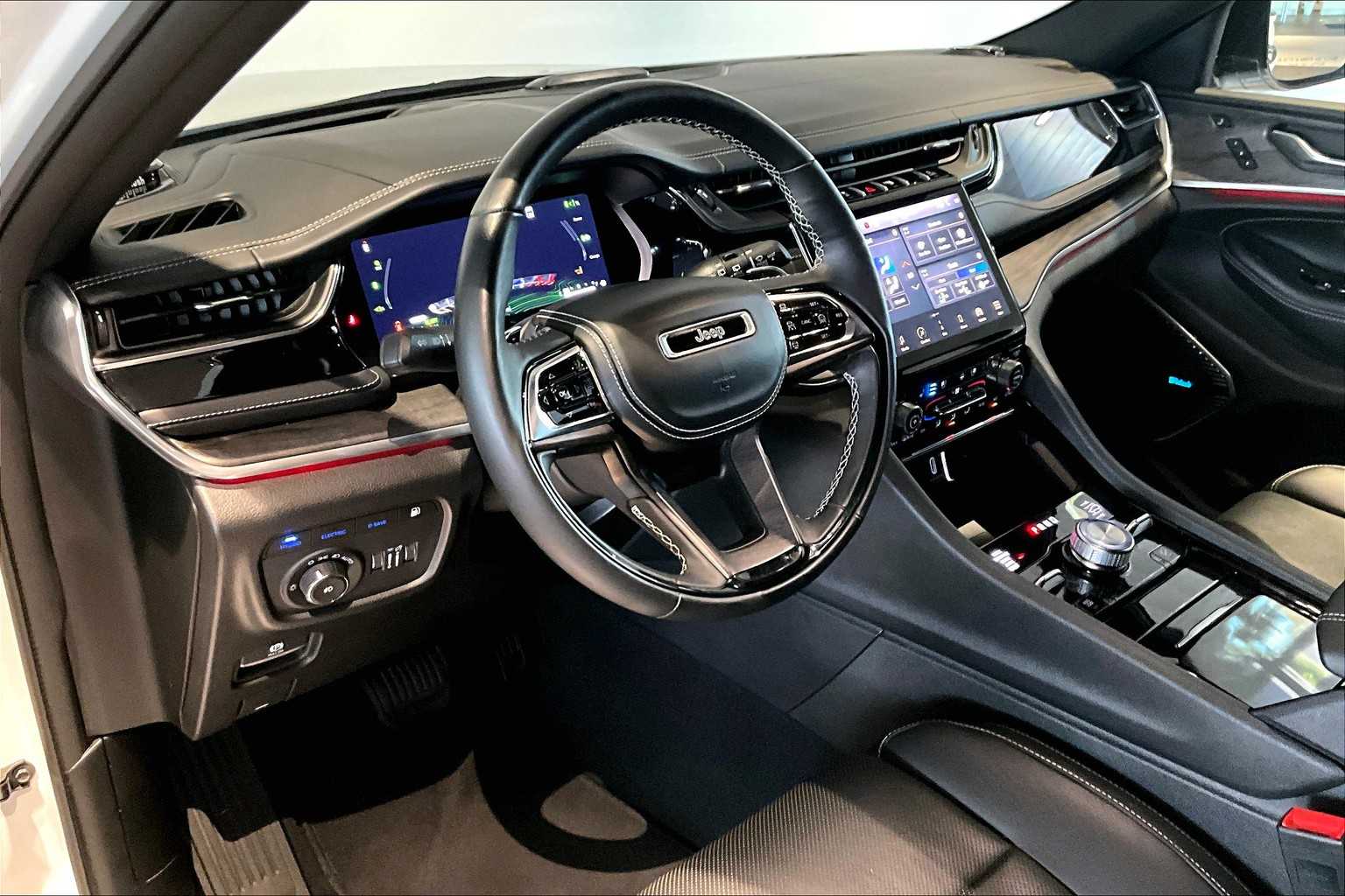 2023 Jeep Cherokee Overland 4xe photo 4