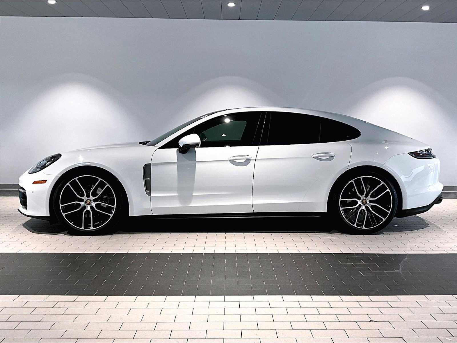 2023 Porsche Panamera Platinum photo 2