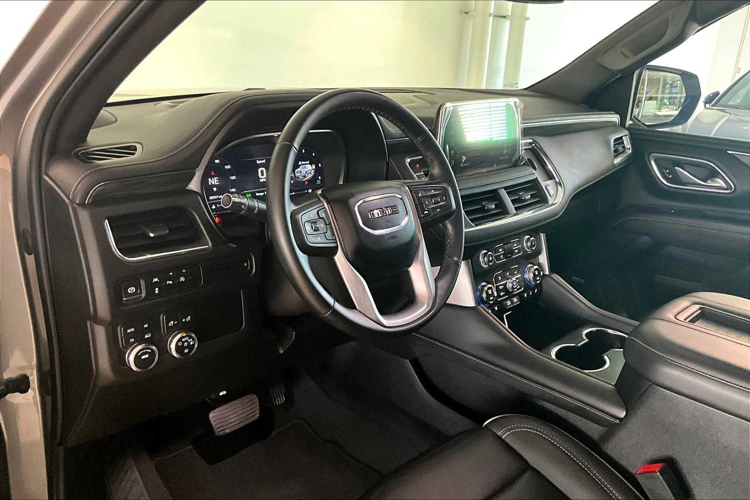 2023 Gmc Yukon SLT photo 3