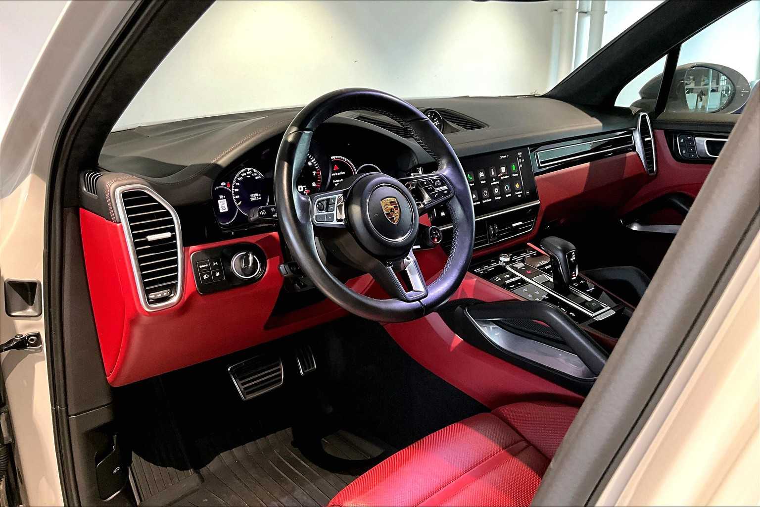 2023 Porsche Cayenne Turbo S E-Hybrid photo 4