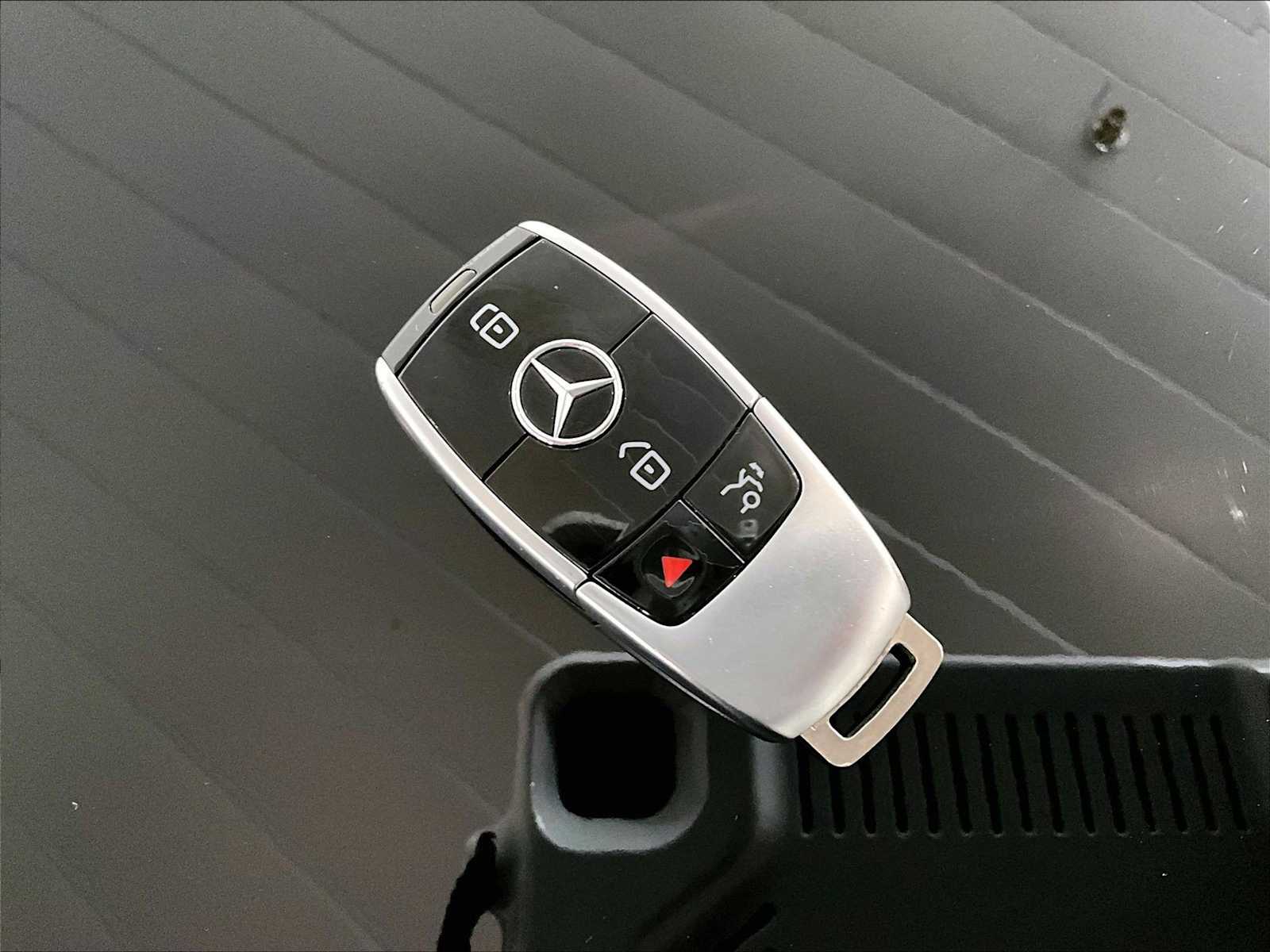 2022 Mercedes-Benz E-Class E350 - Photo 32
