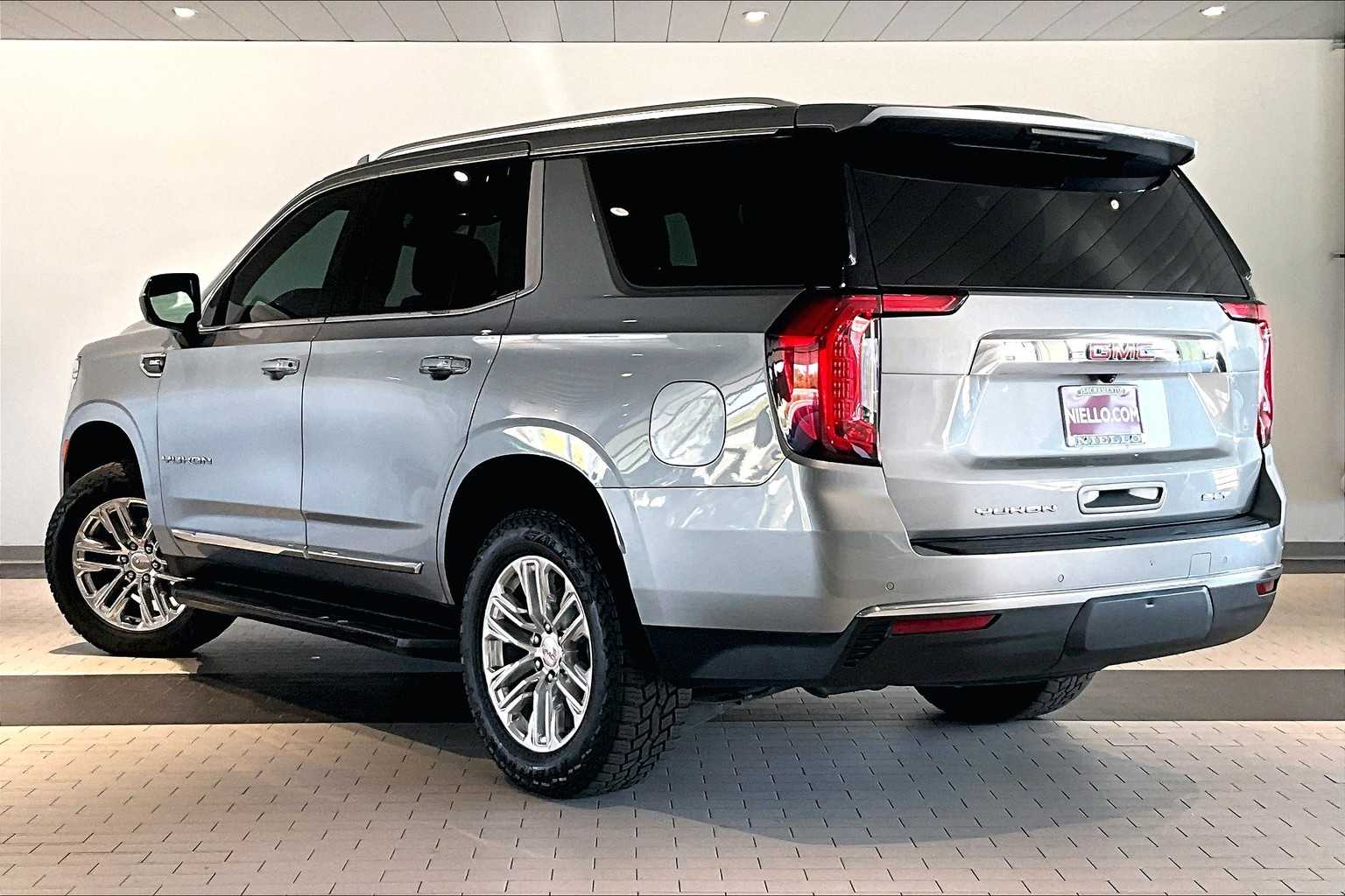 2023 Gmc Yukon SLT photo 2