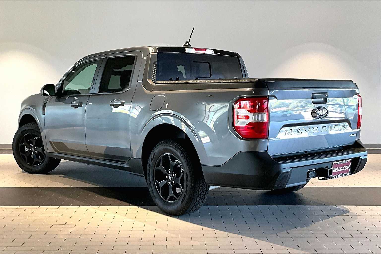 2022 Ford Maverick Lariat photo 2