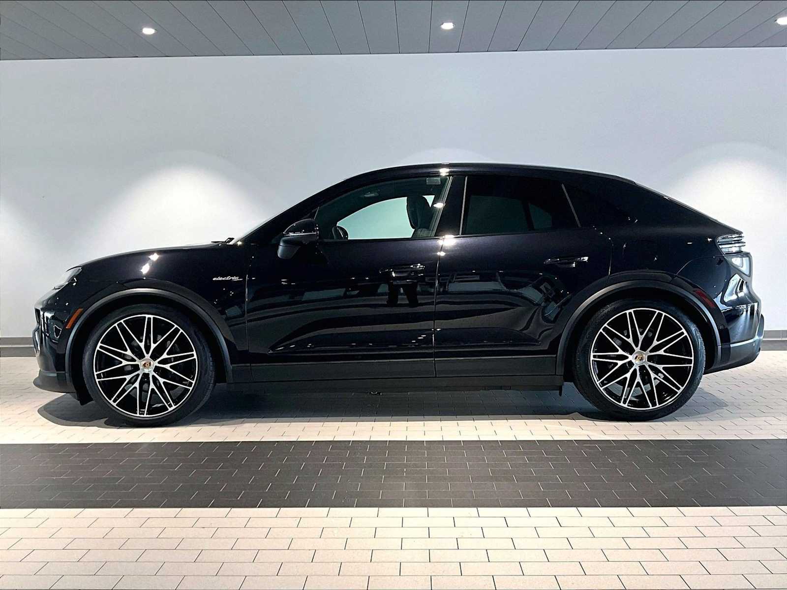 2024 Porsche Macan Electric 4 photo 2