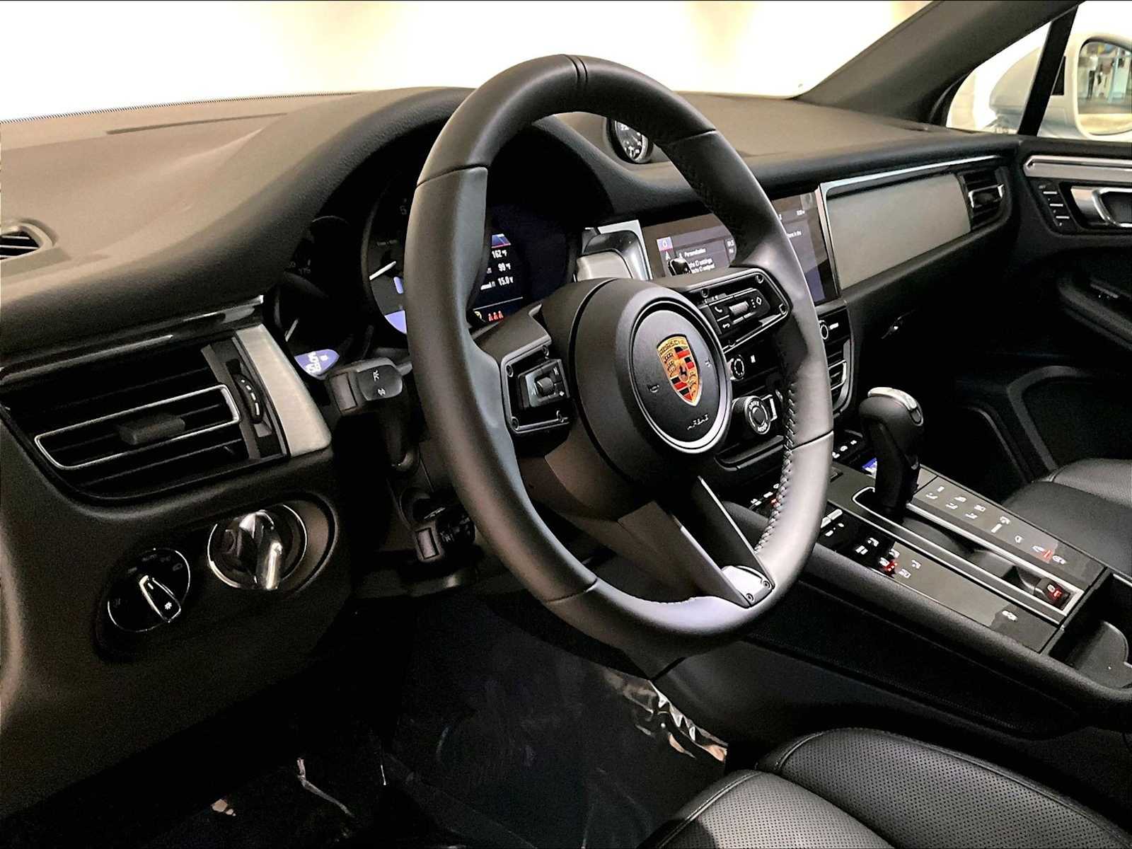 2026 Porsche Macan T photo 4