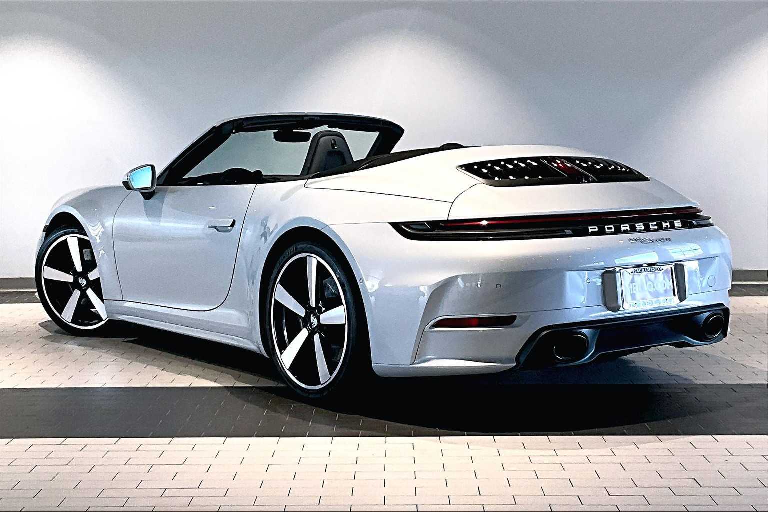 2025 Porsche 911 Cabriolet photo 3