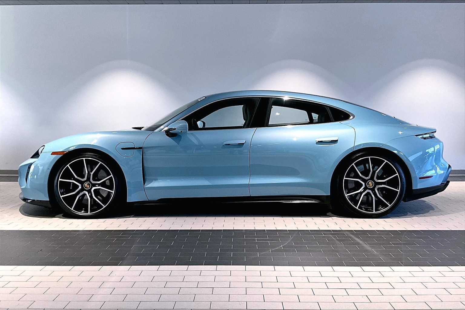 2024 Porsche Taycan Turbo S photo 2
