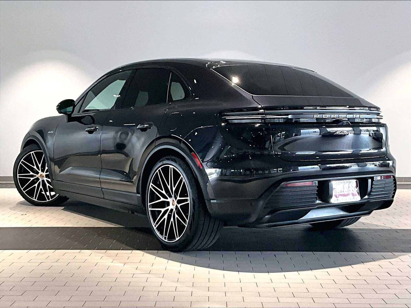 2024 Porsche Macan Electric 4 photo 3