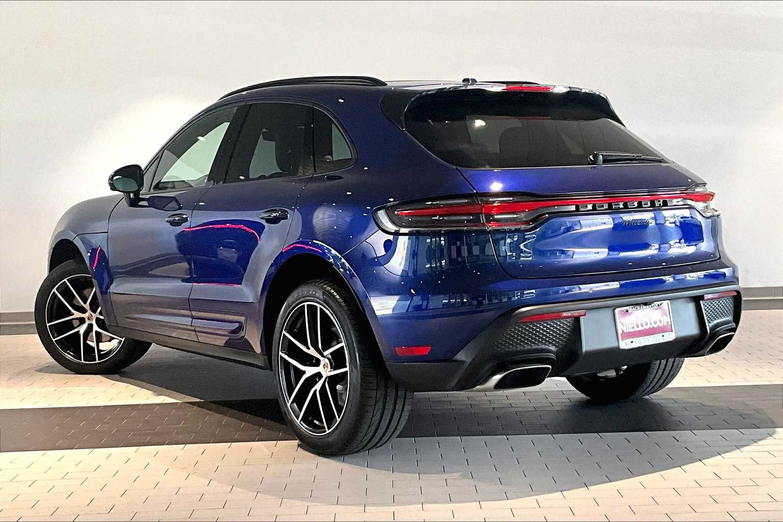 2024 Porsche Macan T photo 3