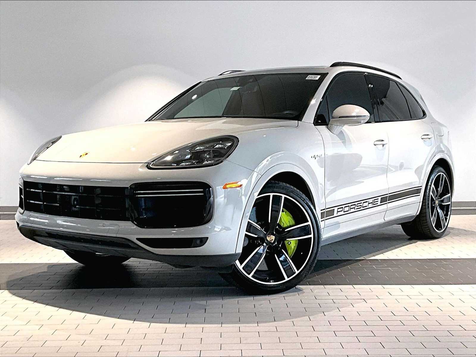 2023 Porsche Cayenne Turbo S E-Hybrid