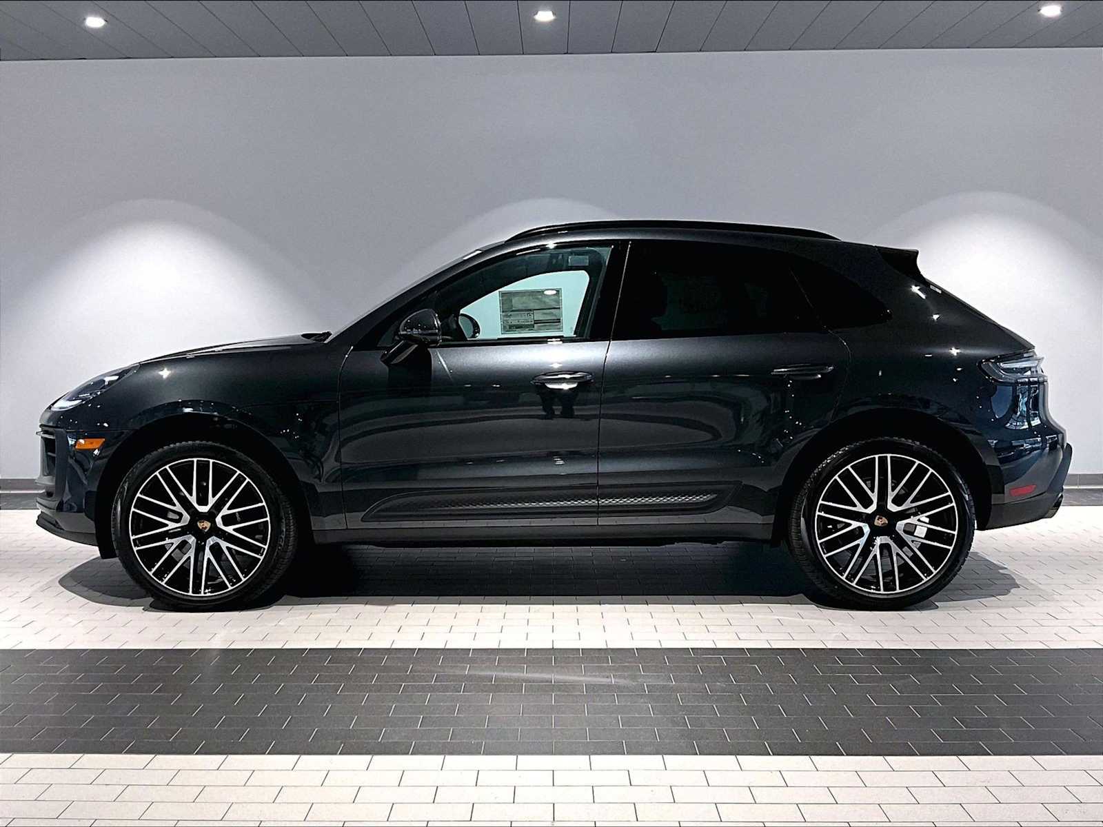 2026 Porsche Macan T photo 2