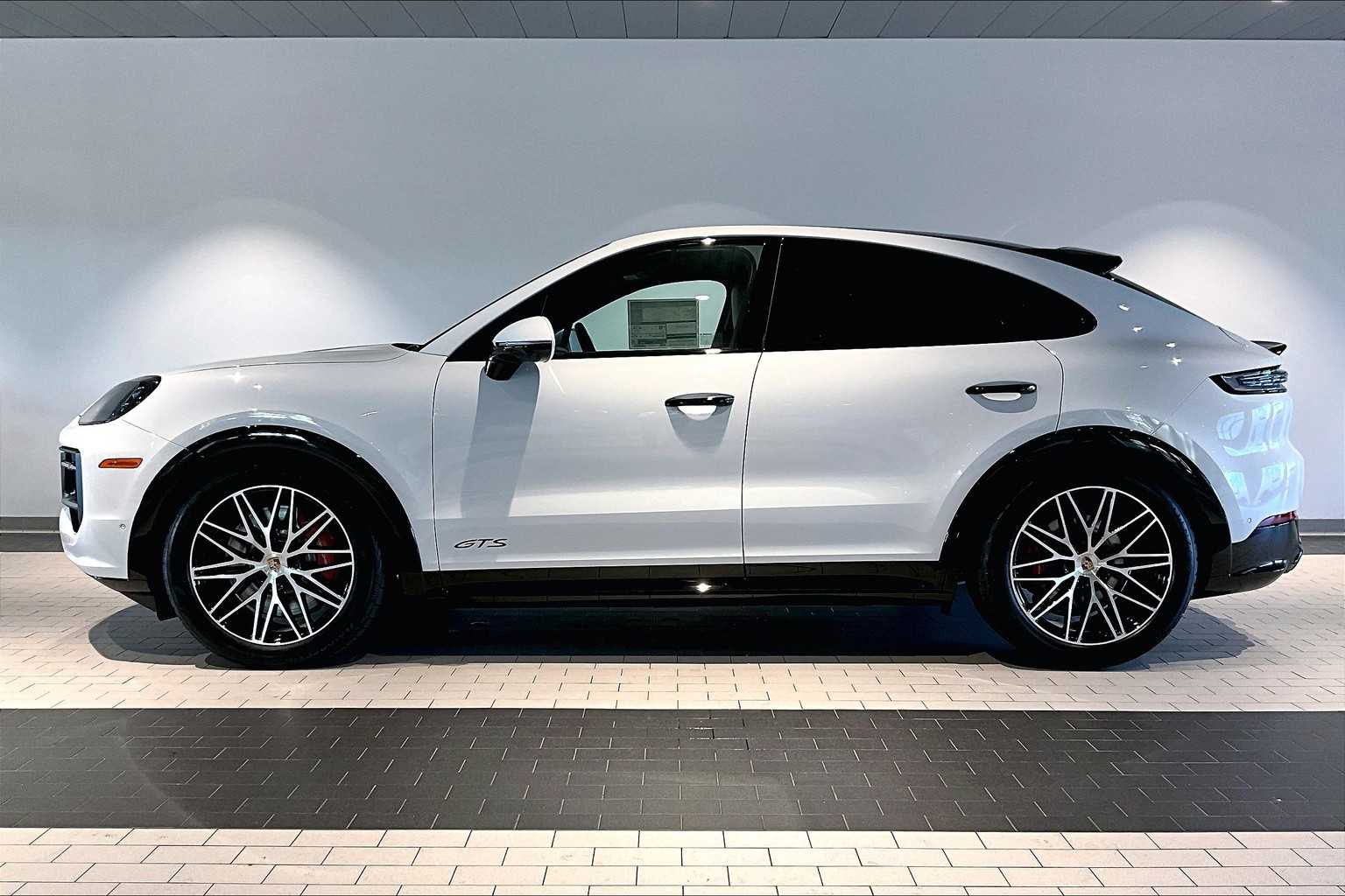 2026 Porsche Cayenne GTS Coupe photo 2