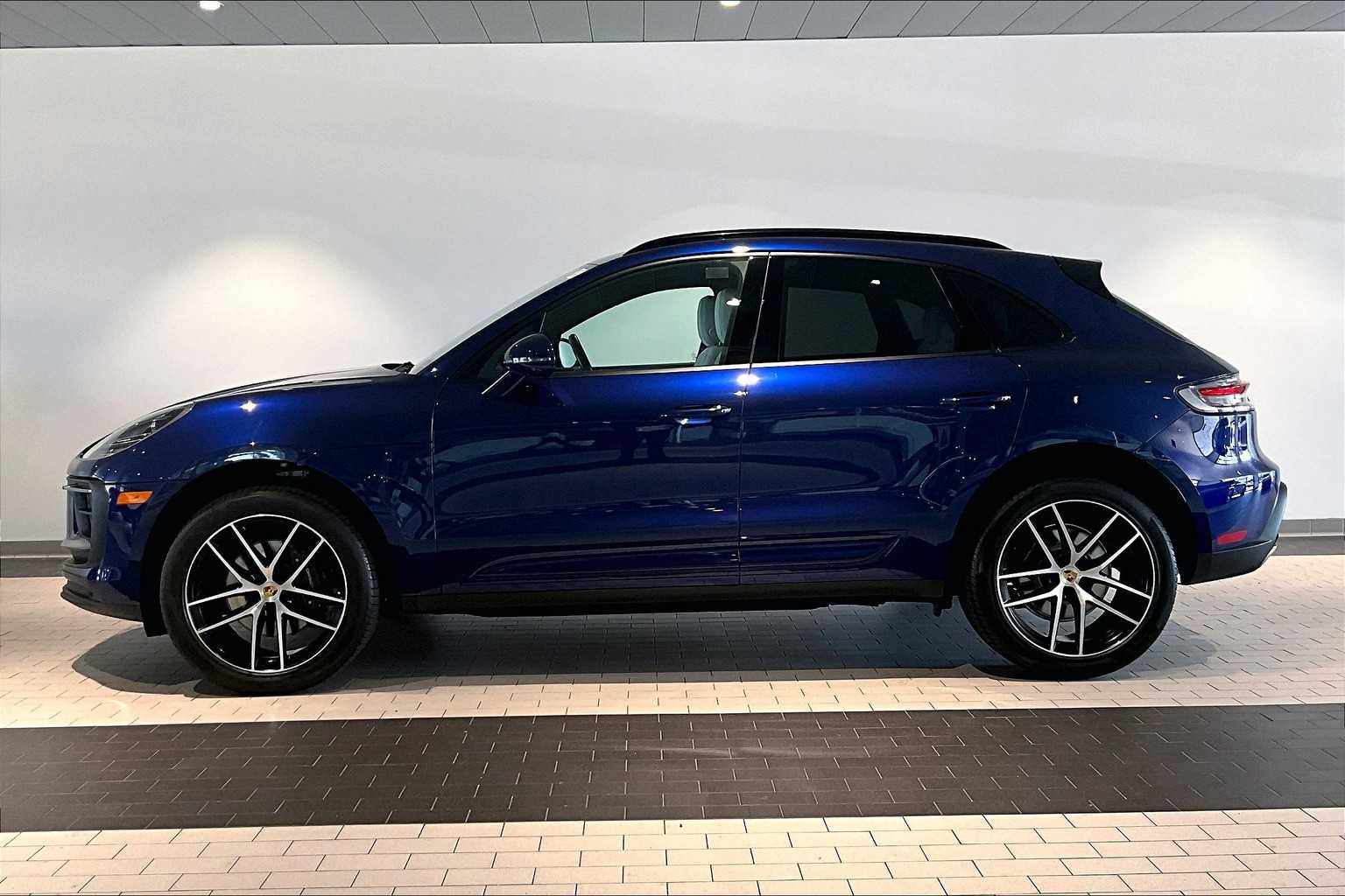 2024 Porsche Macan T photo 2