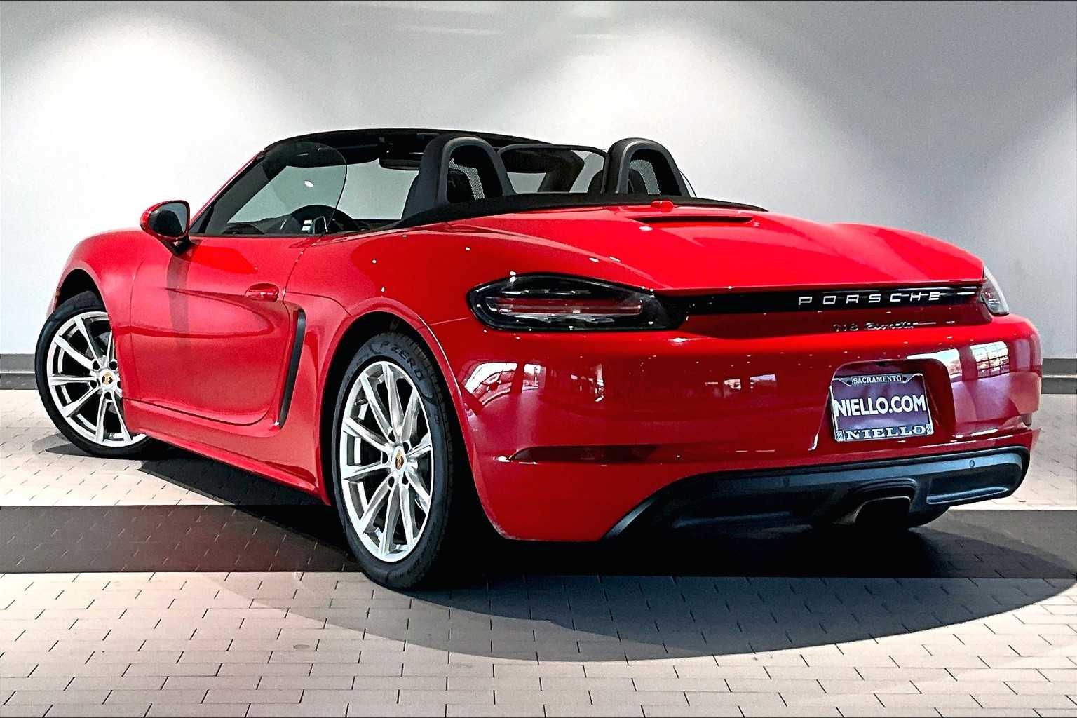 2018 Porsche Boxster photo 3