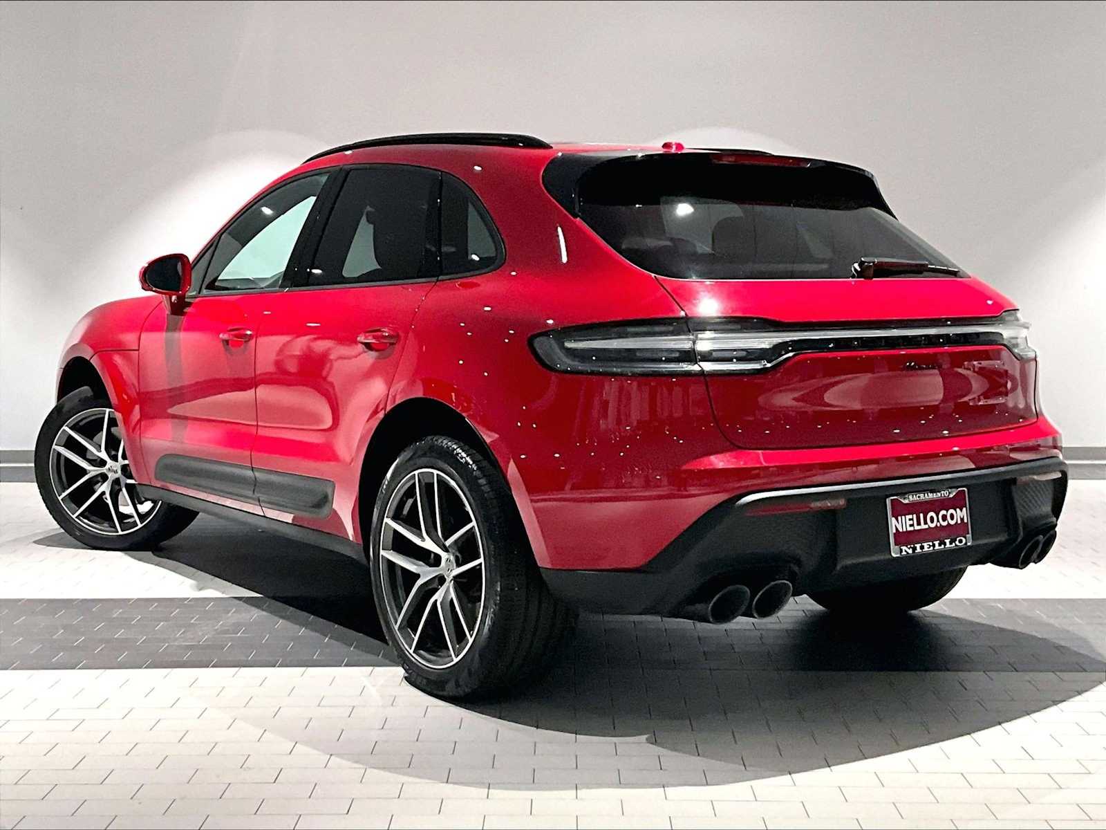 2024 Porsche Macan photo 3