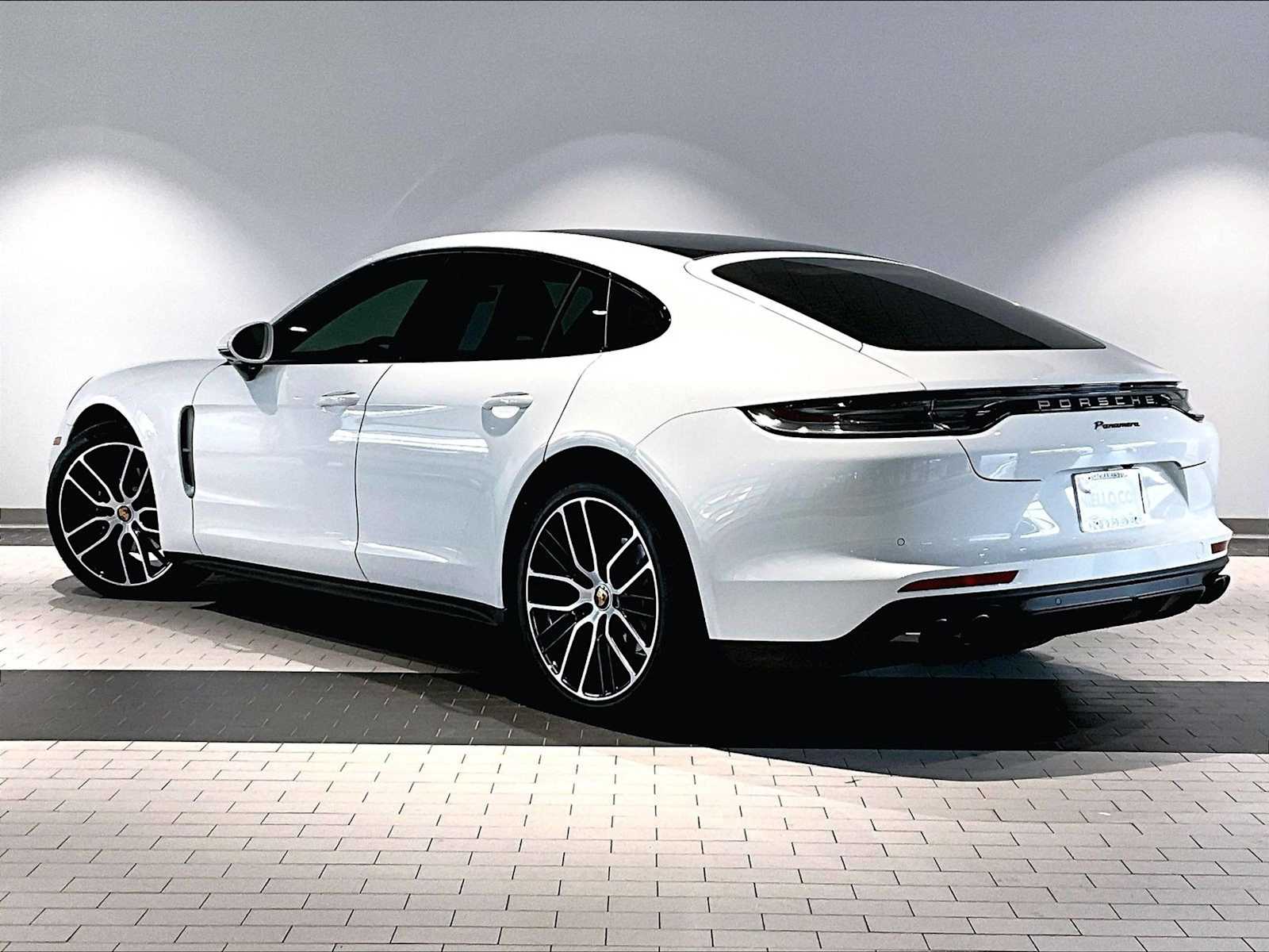2023 Porsche Panamera Platinum photo 3