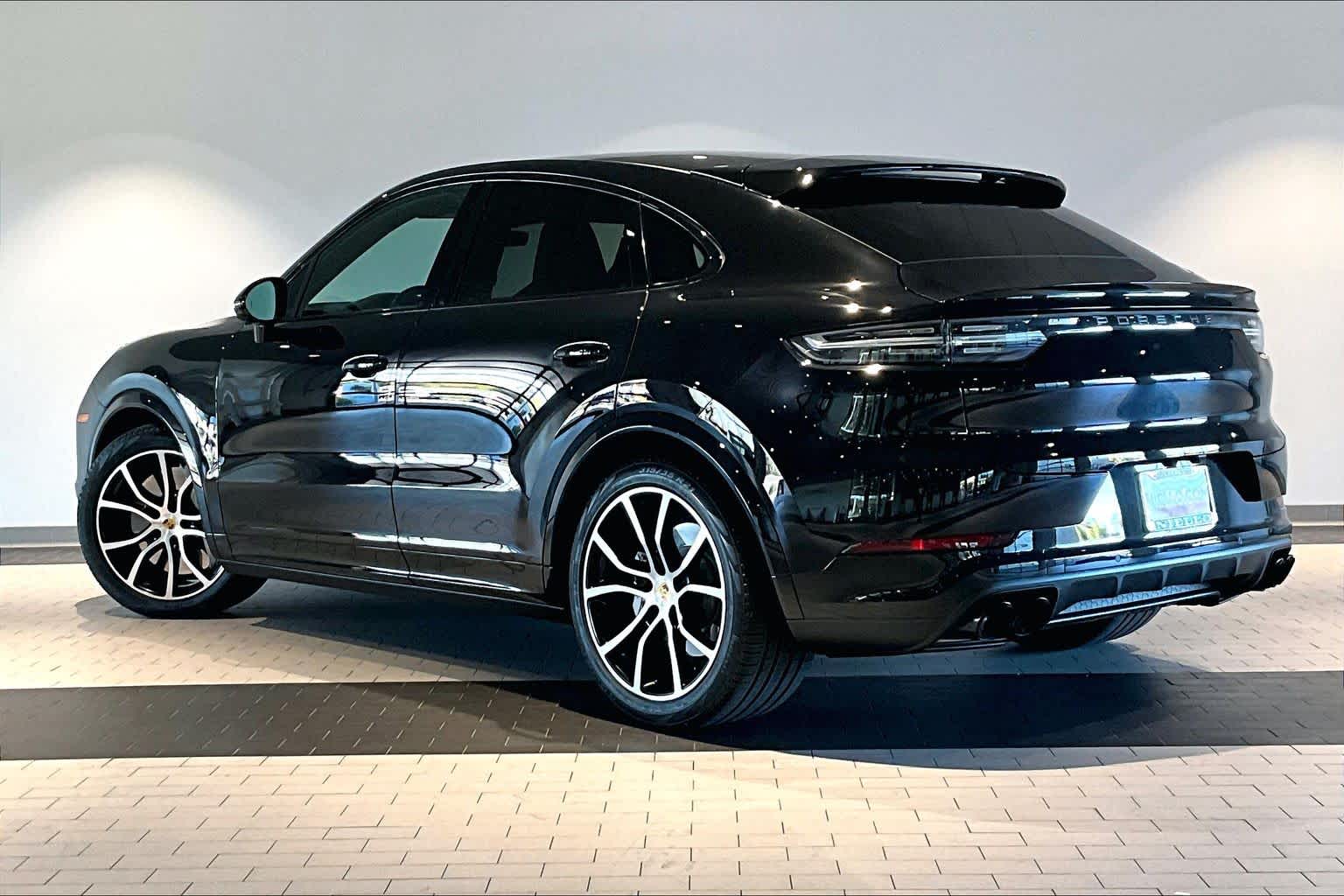 2022 Porsche Cayenne Turbo Coupe photo 3