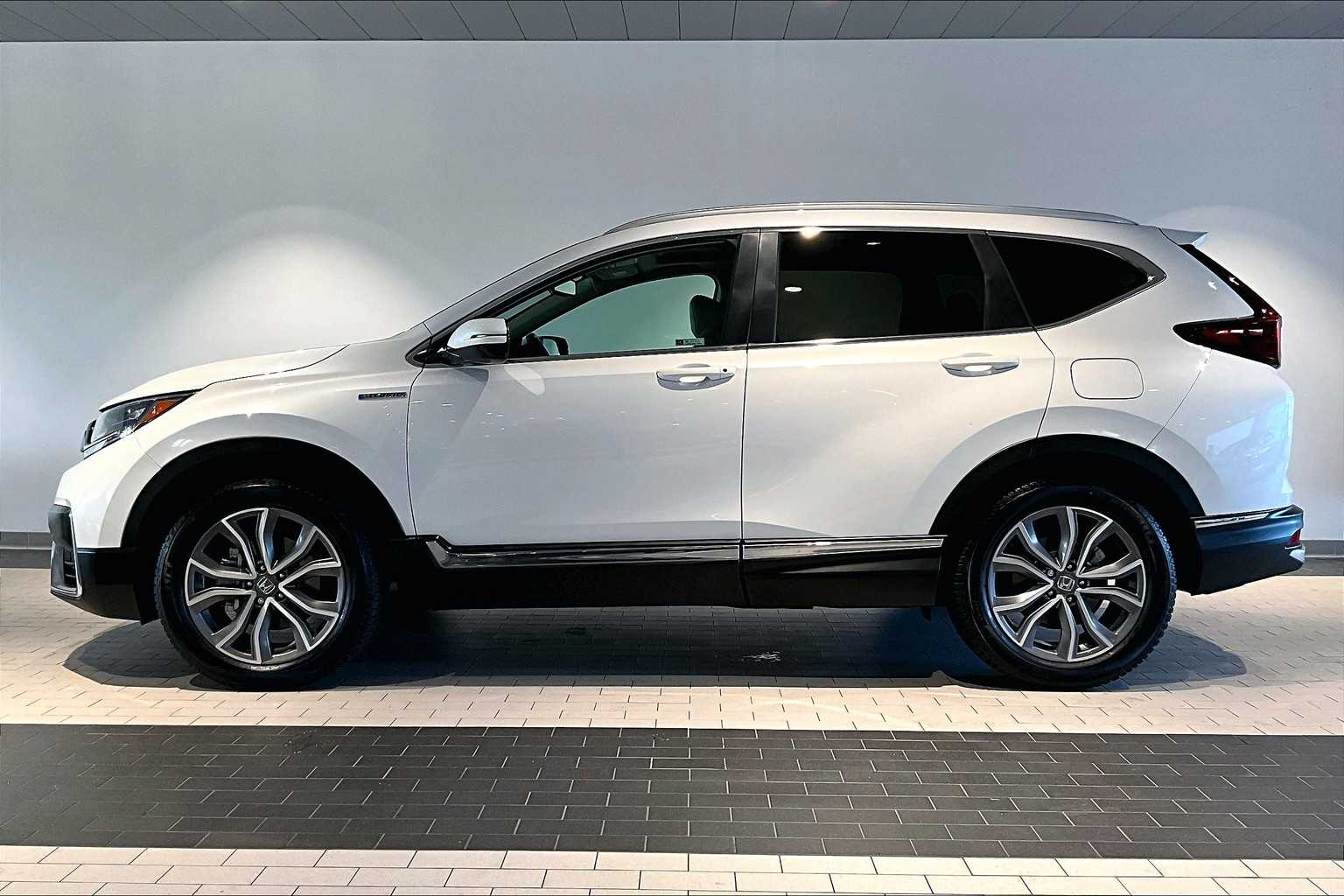 2022 Honda CR-V Hybrid Touring photo 2