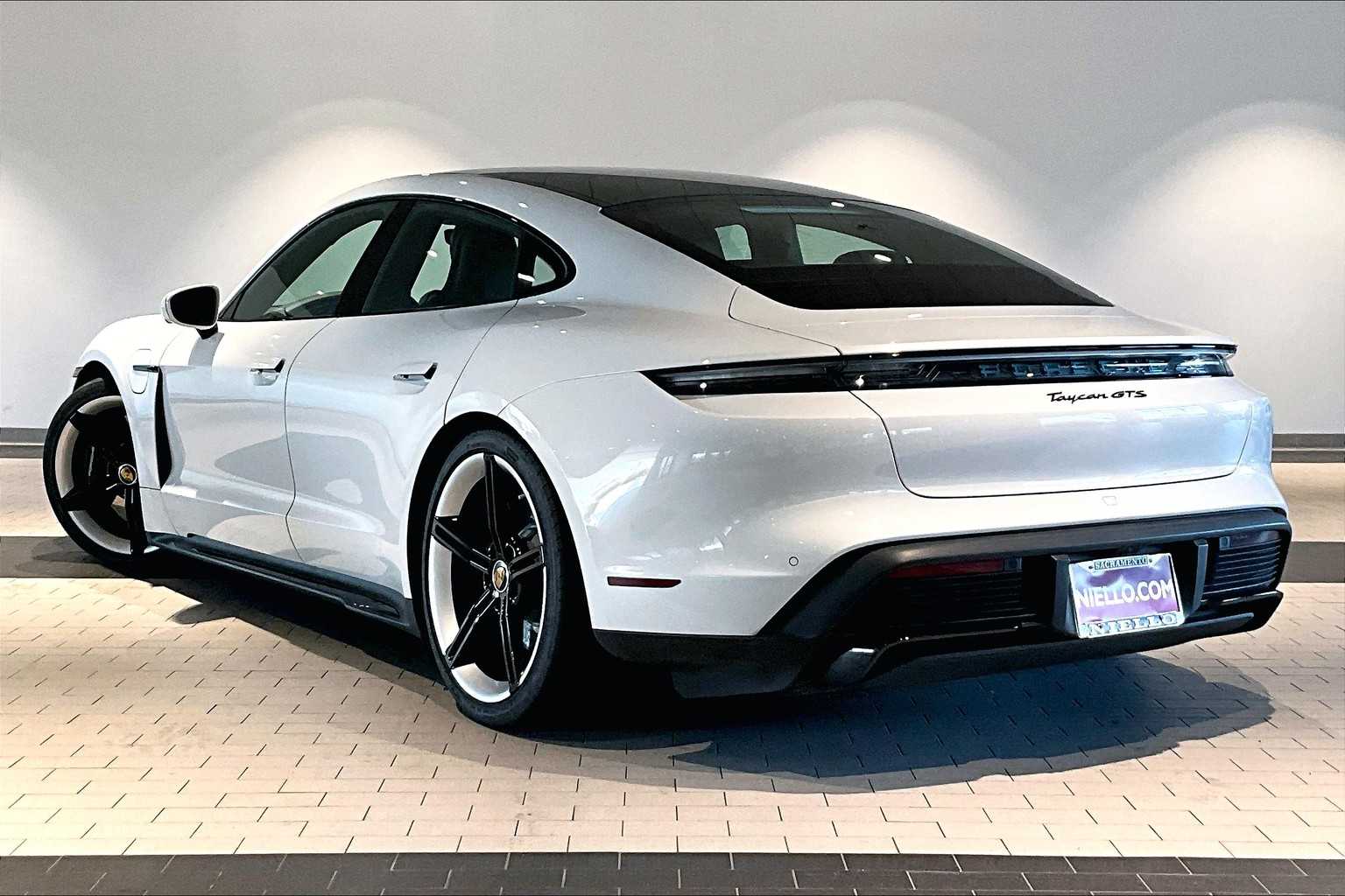 2024 Porsche Taycan GTS photo 3