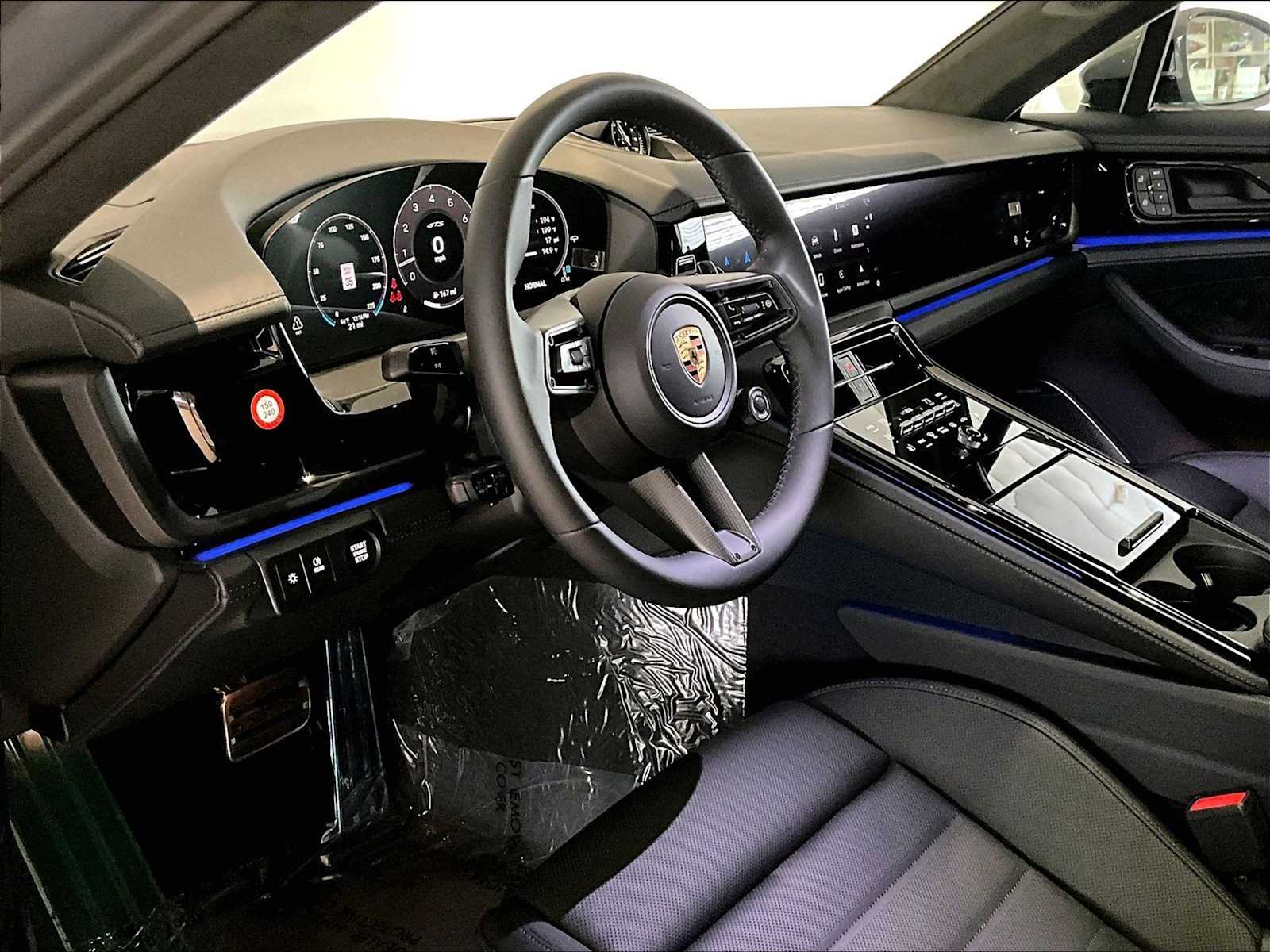 2025 Porsche Panamera GTS photo 4