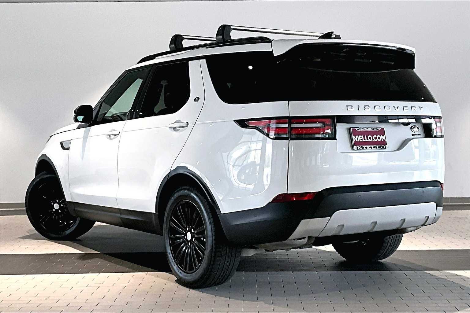 2019 Land Rover Discovery HSE Luxury photo 3