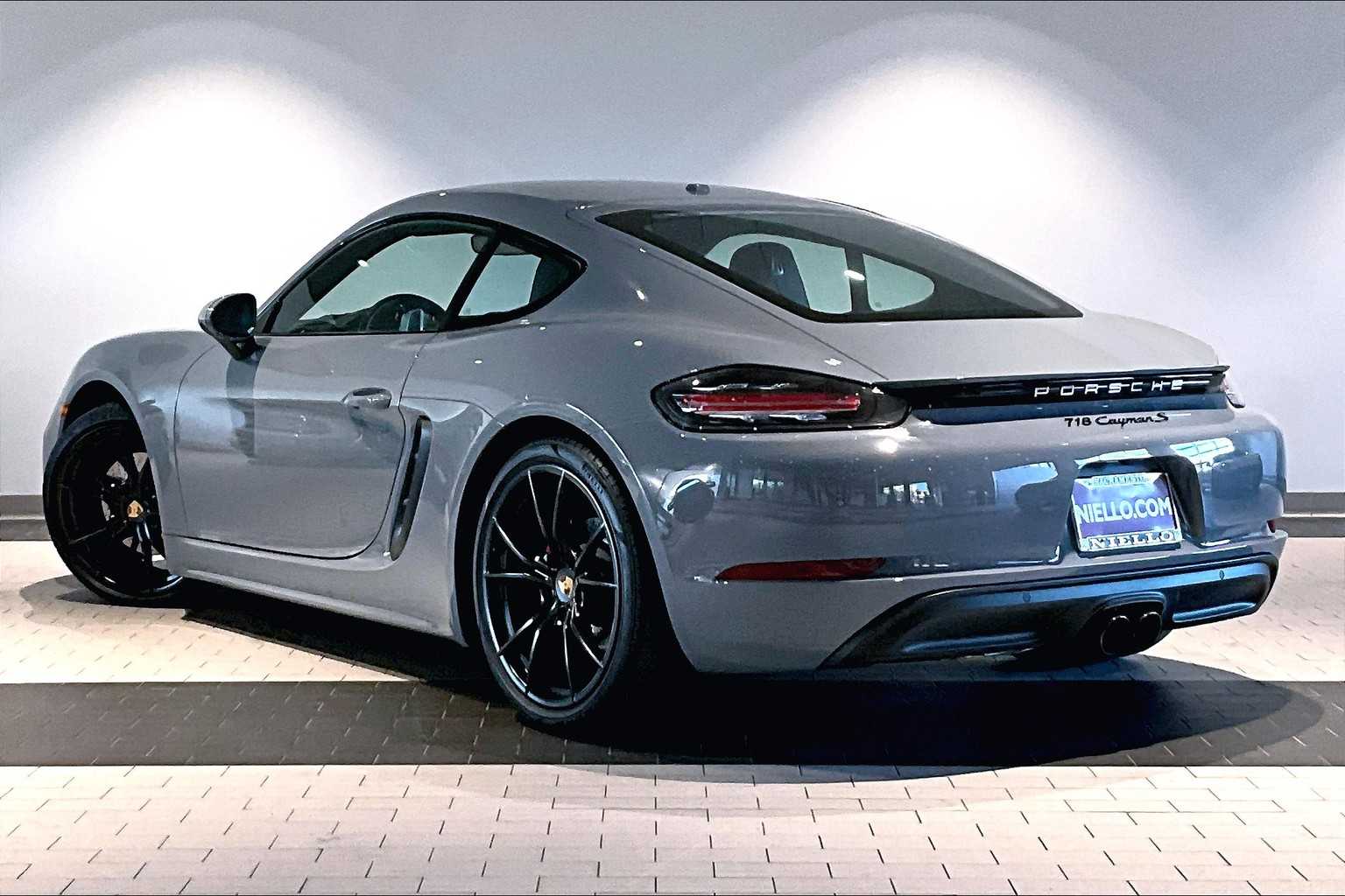 2024 Porsche Cayman S photo 3