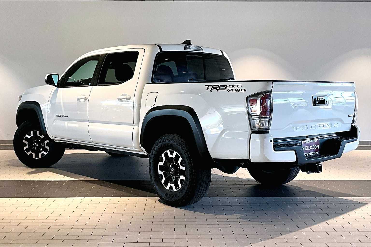 2023 Toyota Tacoma TRD Double Cab V6 photo 3