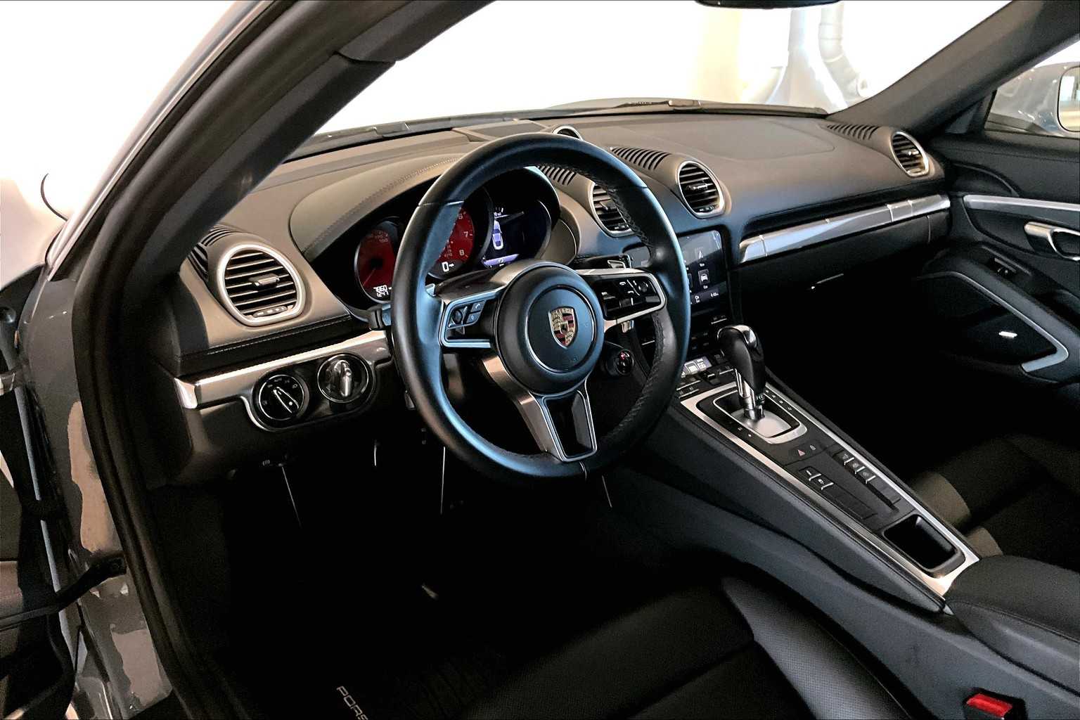 2024 Porsche Cayman S photo 4