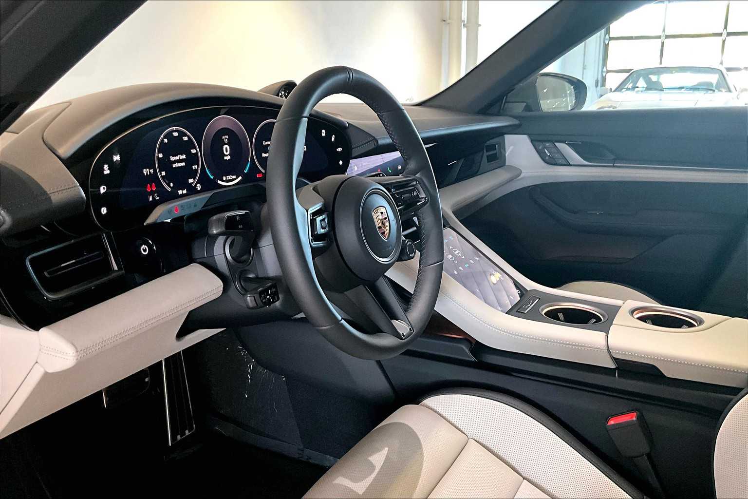 2025 Porsche Taycan 4 photo 4