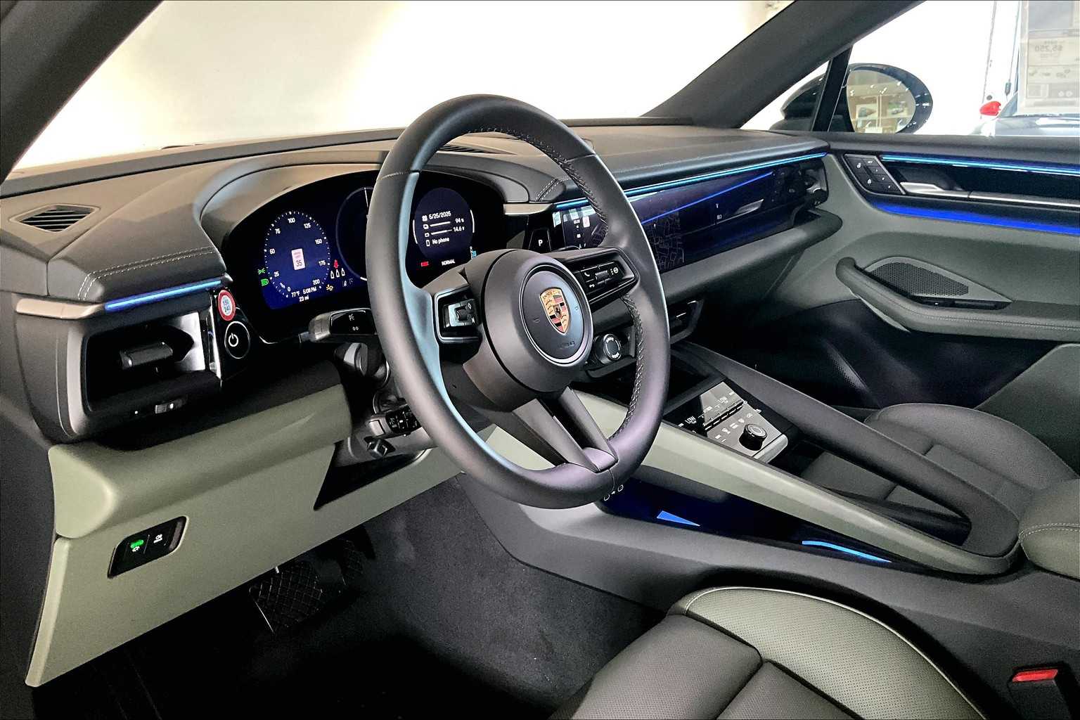 2025 Porsche Macan Electric 4 photo 4