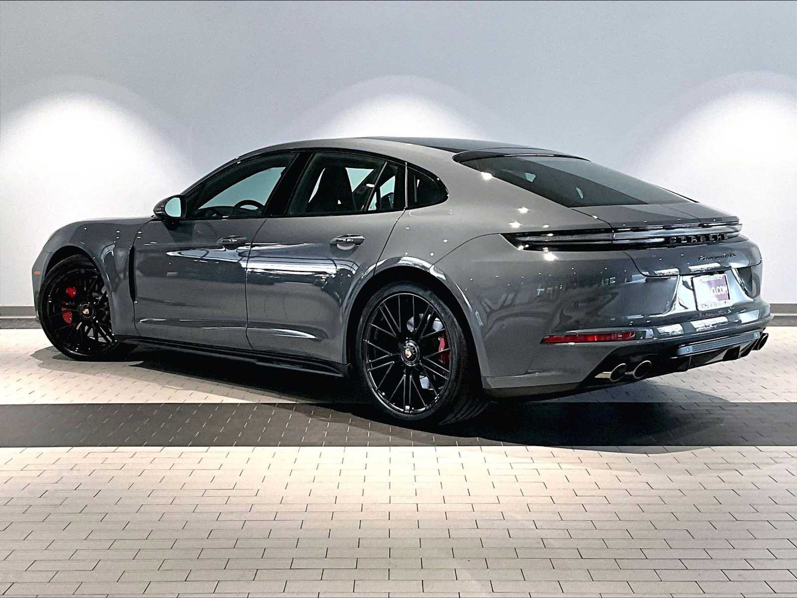 2025 Porsche Panamera GTS photo 3