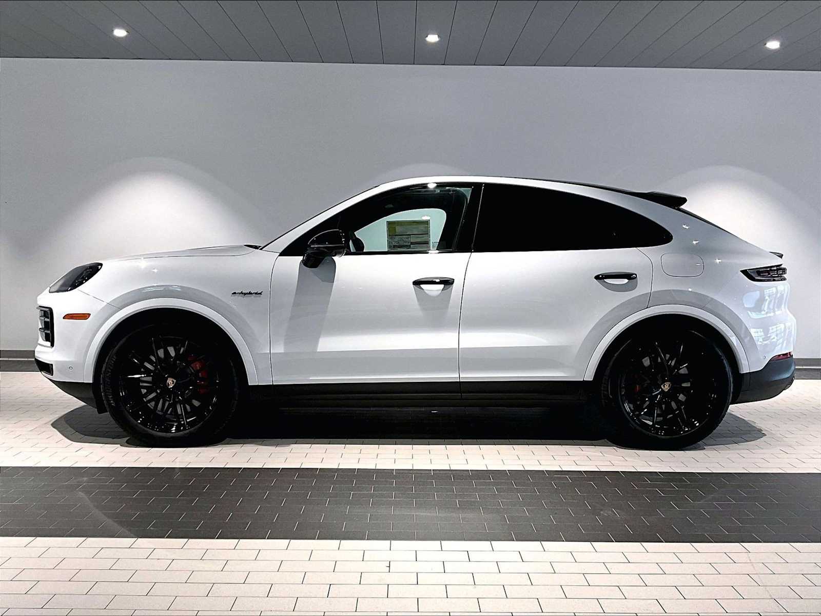 2026 Porsche Cayenne S E-Hybrid Coupe photo 2