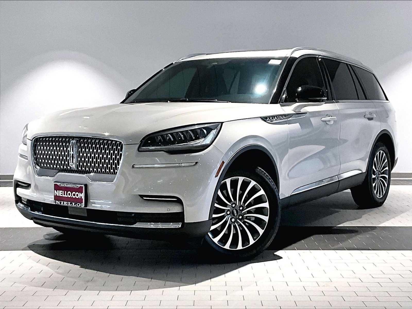 2023 Lincoln Aviator Base's photo