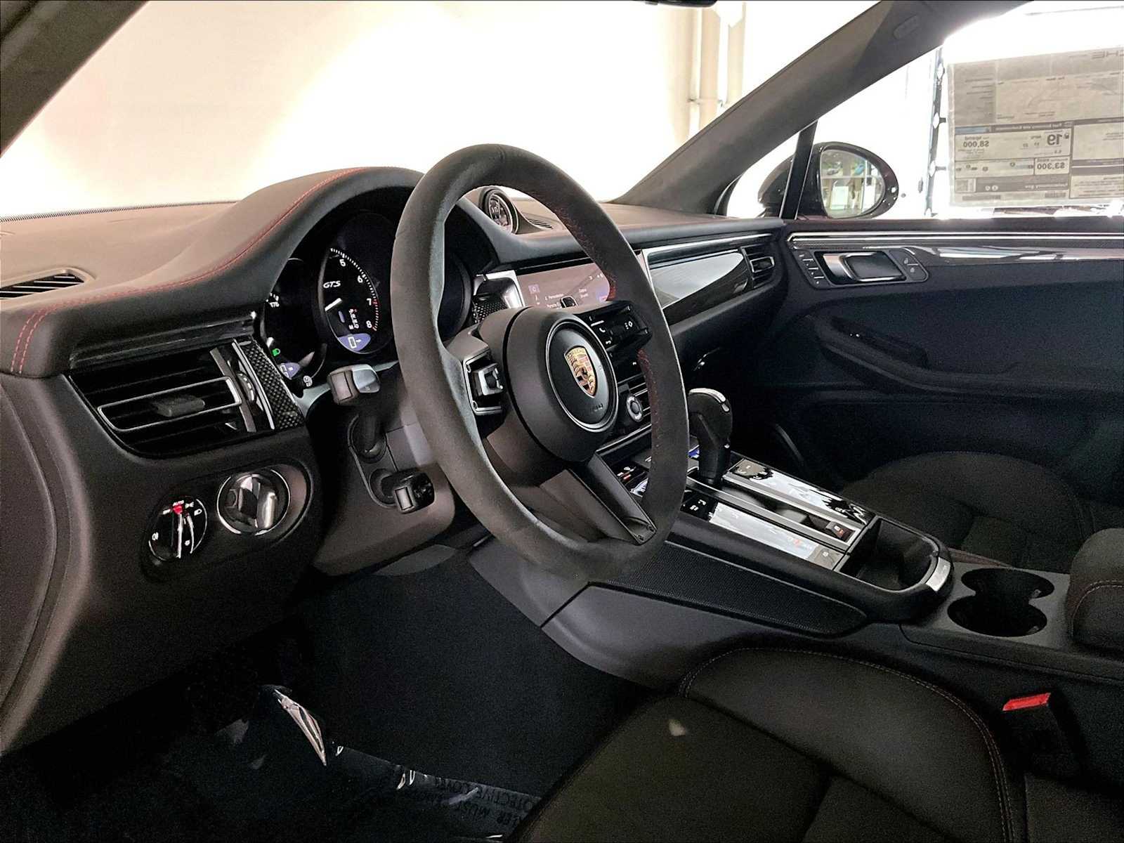 2026 Porsche Macan GTS photo 4