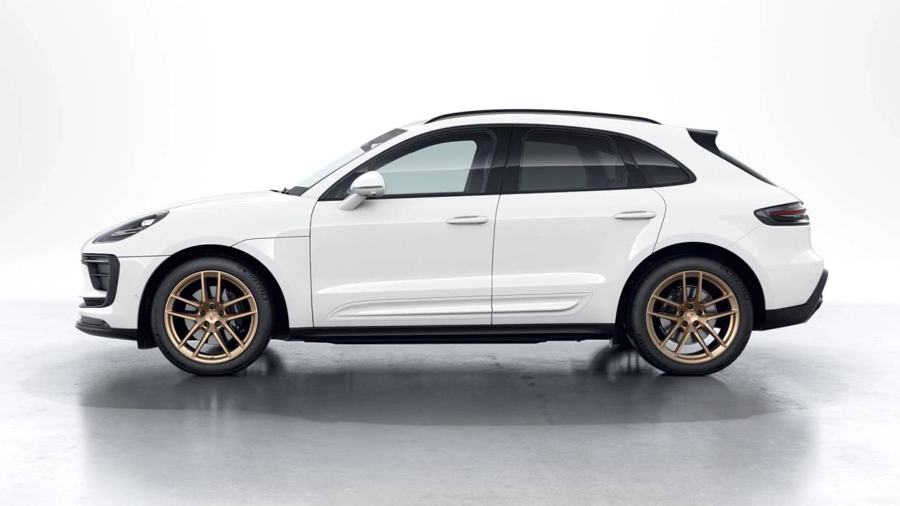 2026 Porsche Macan T photo 2