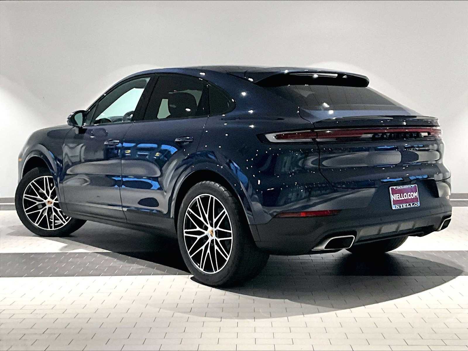 2024 Porsche Cayenne Coupe photo 3