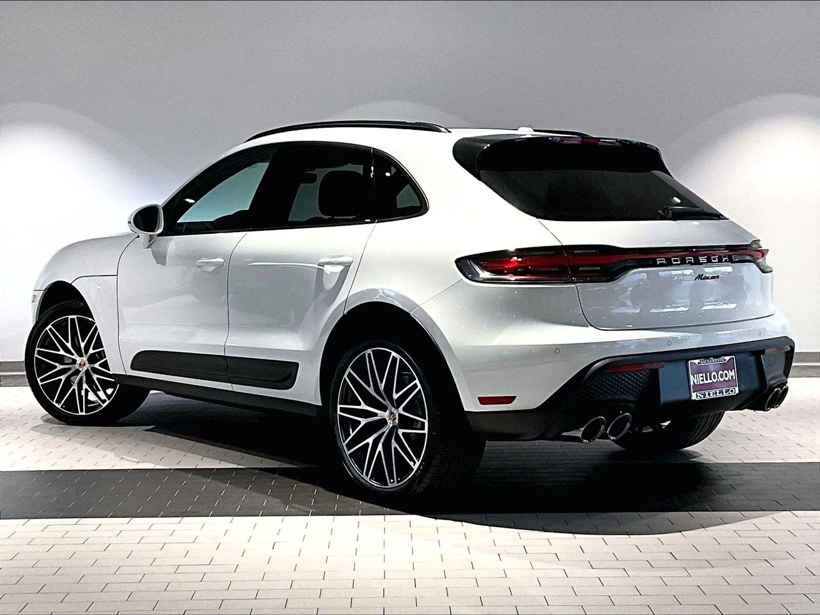 2026 Porsche Macan T photo 3