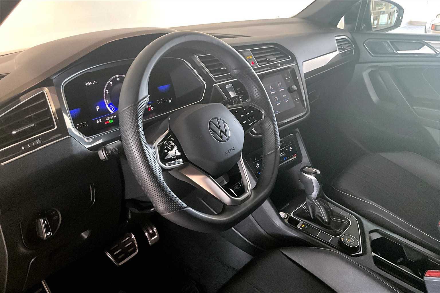 2022 Volkswagen Tiguan SE R-Line Black photo 4