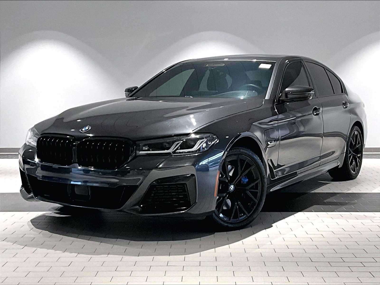2022 BMW 5 Series 530e's photo