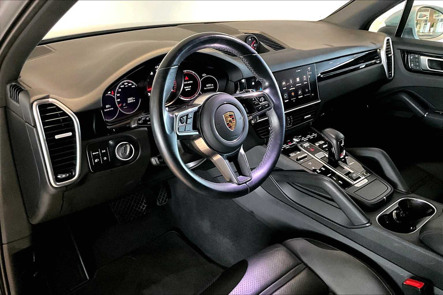 2023 Porsche Cayenne Platinum Edition photo 4