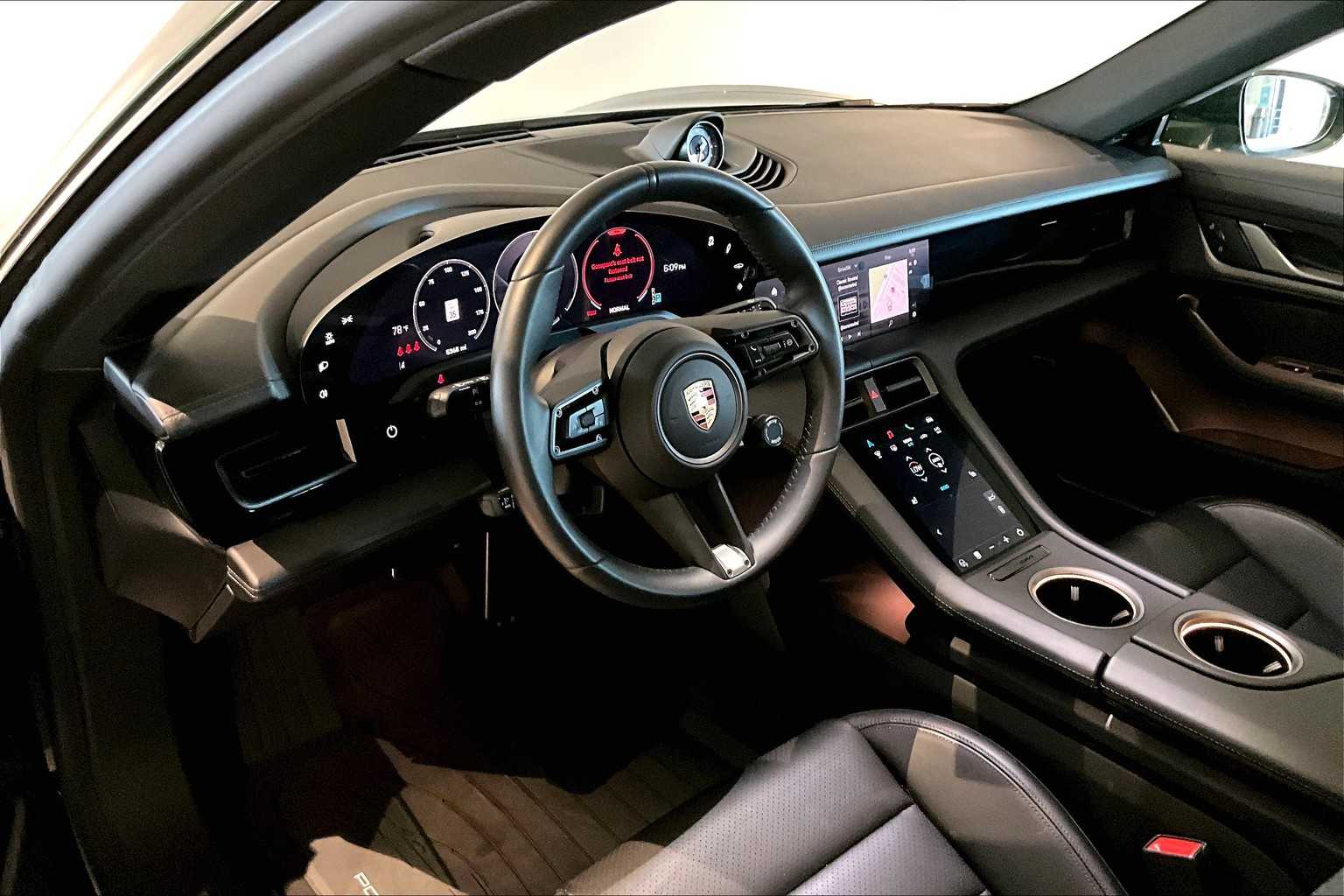 2025 Porsche Taycan photo 4