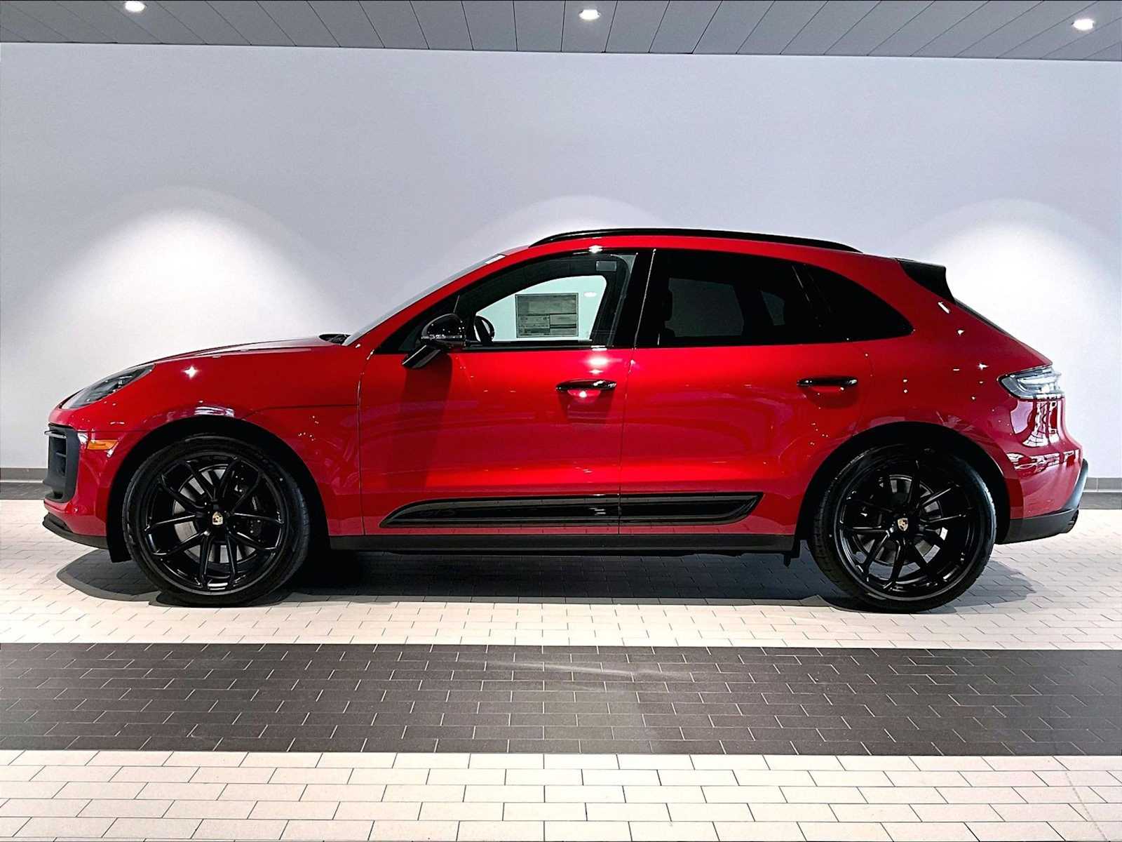 2026 Porsche Macan GTS photo 2