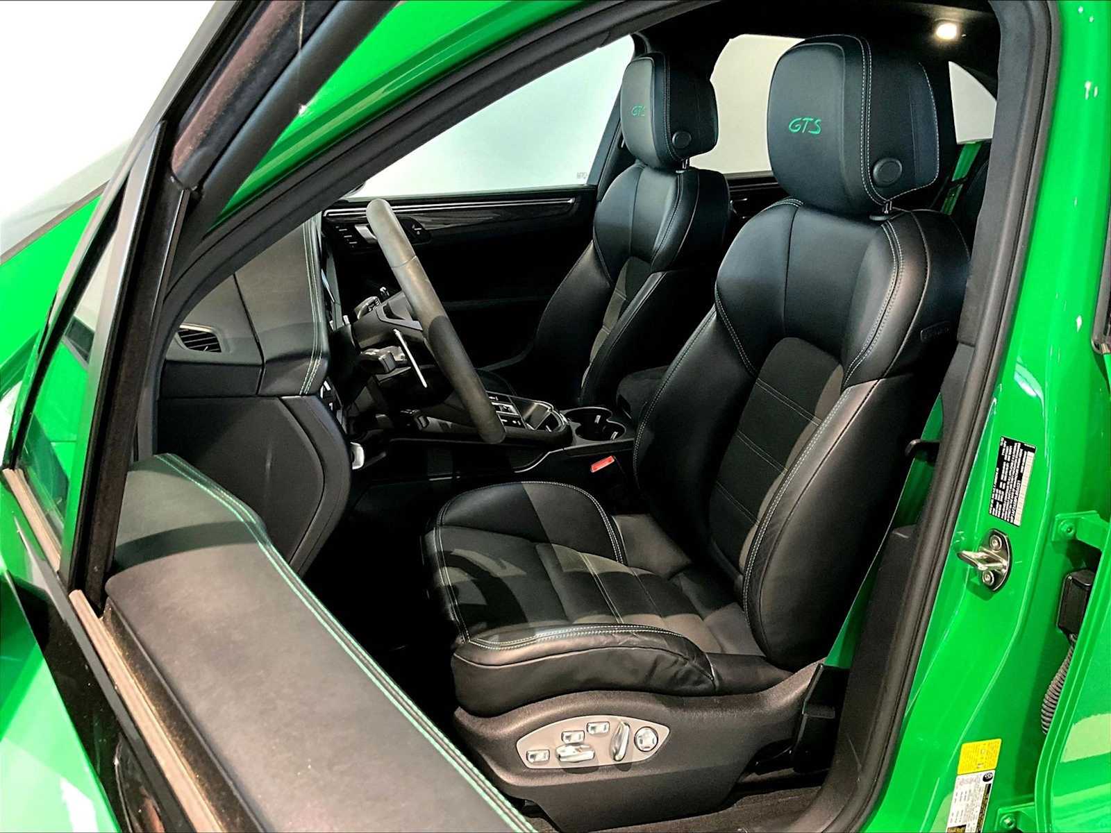 2023 Porsche Macan GTS AWD photo 4