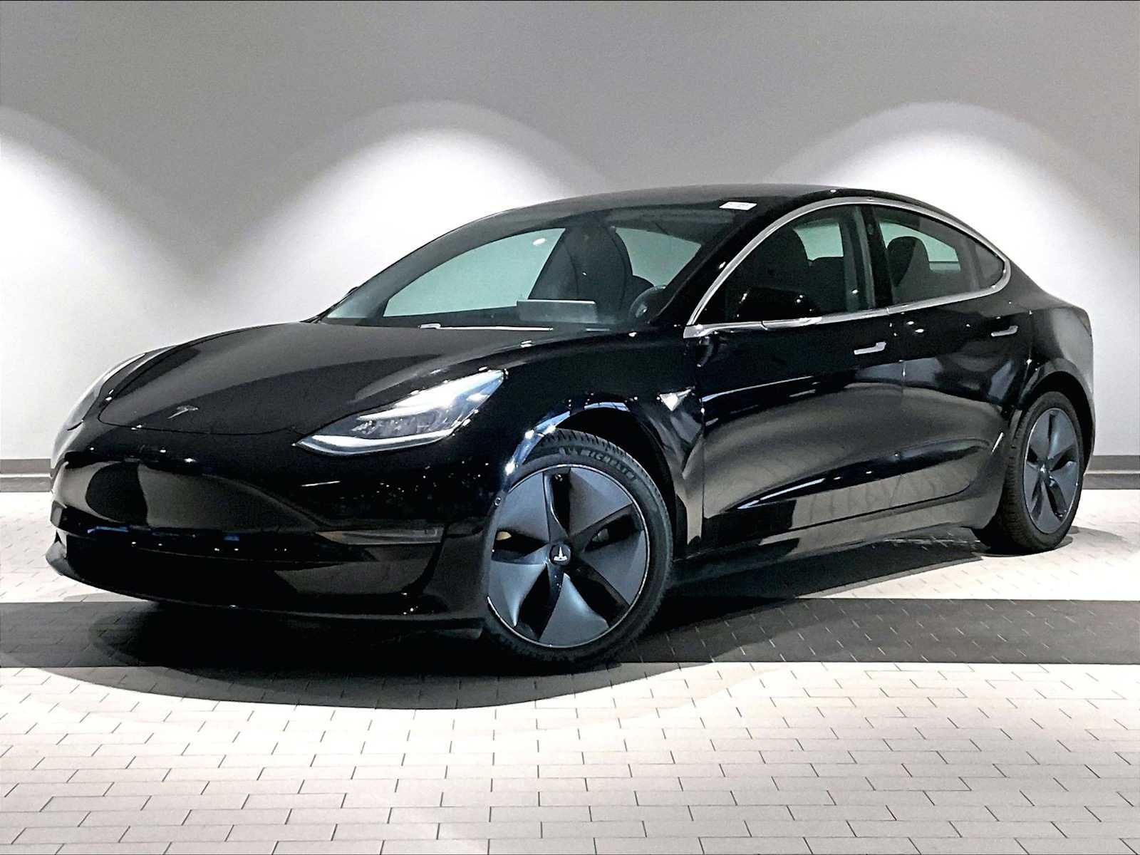 2019 Tesla Model 3 Mid Range's photo