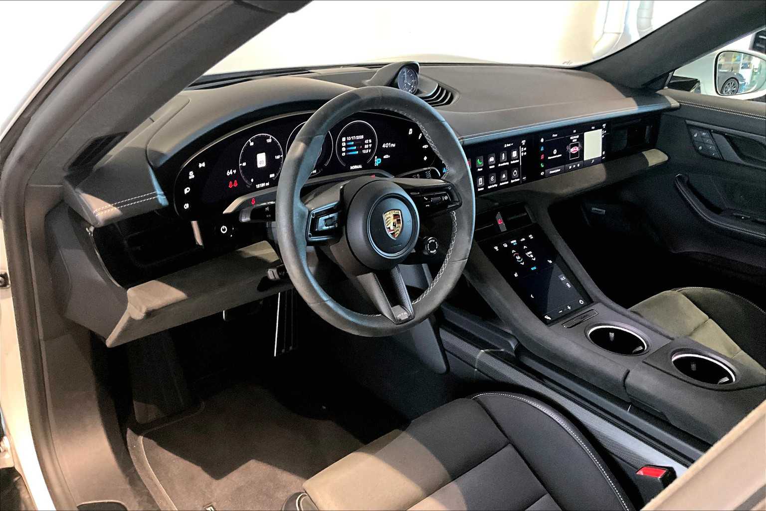 2024 Porsche Taycan GTS photo 4